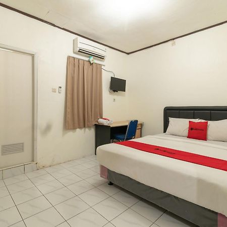 ג'קרטה Reddoorz Near Pondok Indah Water Park מראה חיצוני תמונה