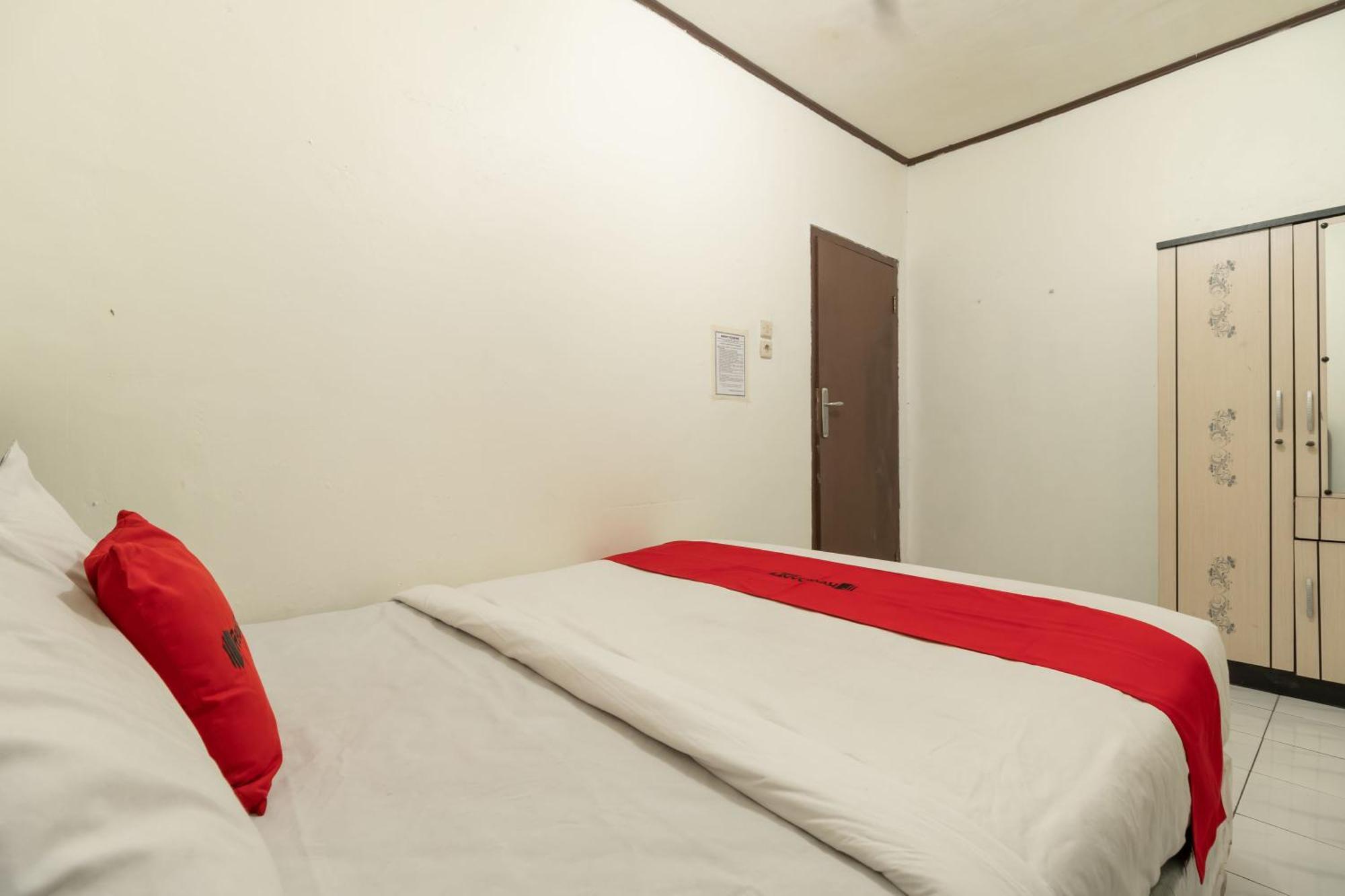 ג'קרטה Reddoorz Near Pondok Indah Water Park מראה חיצוני תמונה