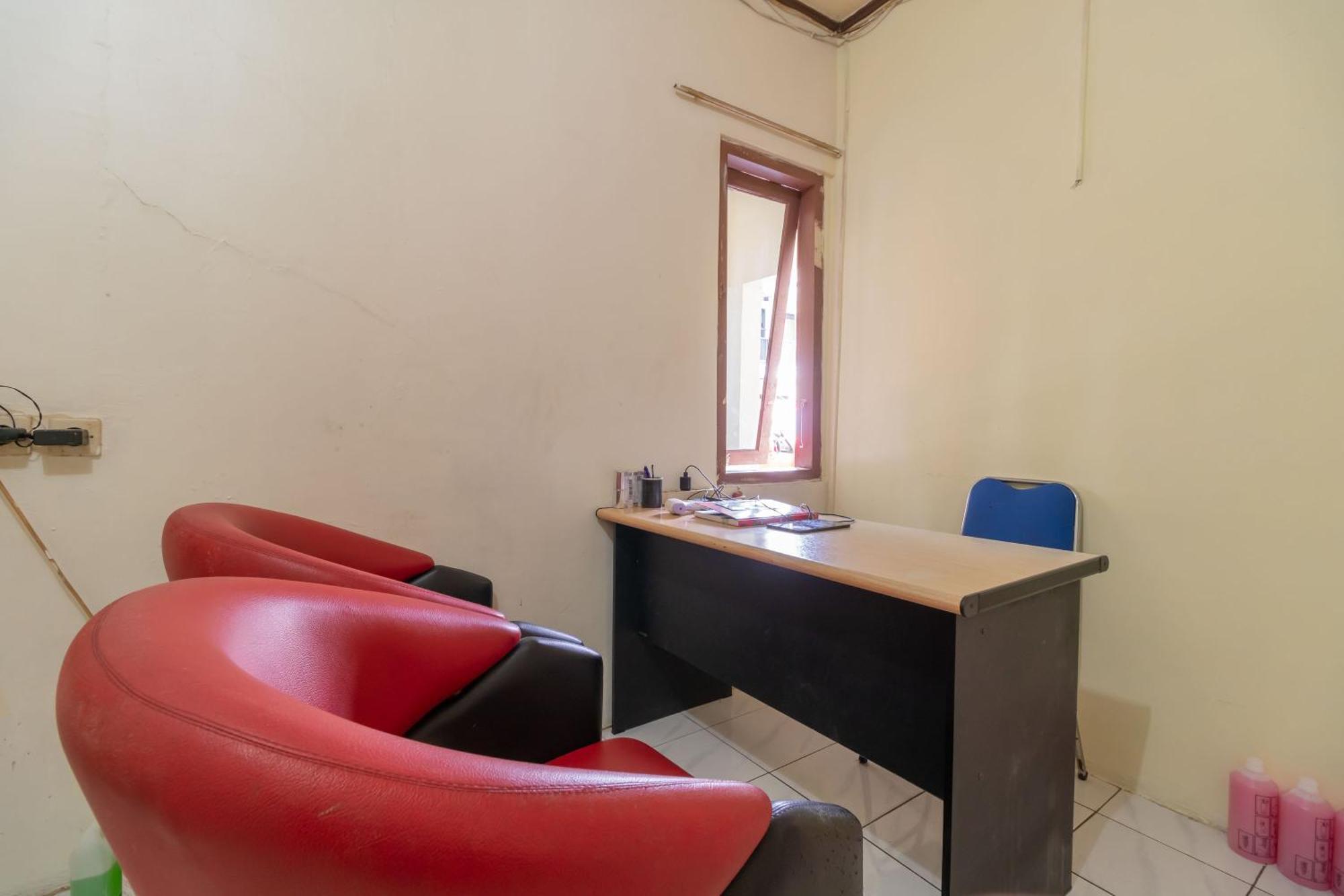 ג'קרטה Reddoorz Near Pondok Indah Water Park מראה חיצוני תמונה