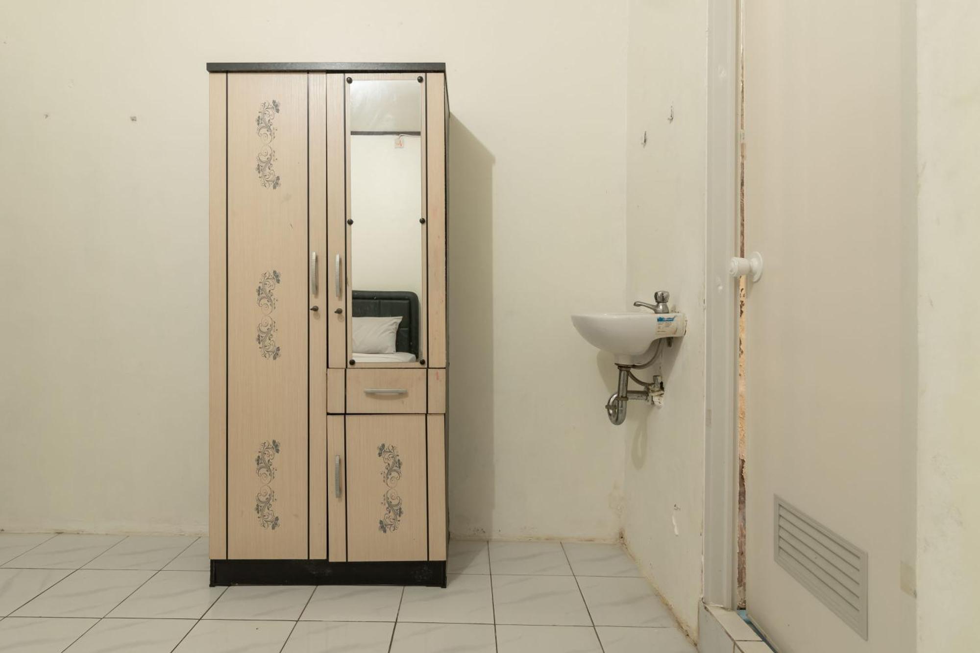 ג'קרטה Reddoorz Near Pondok Indah Water Park מראה חיצוני תמונה