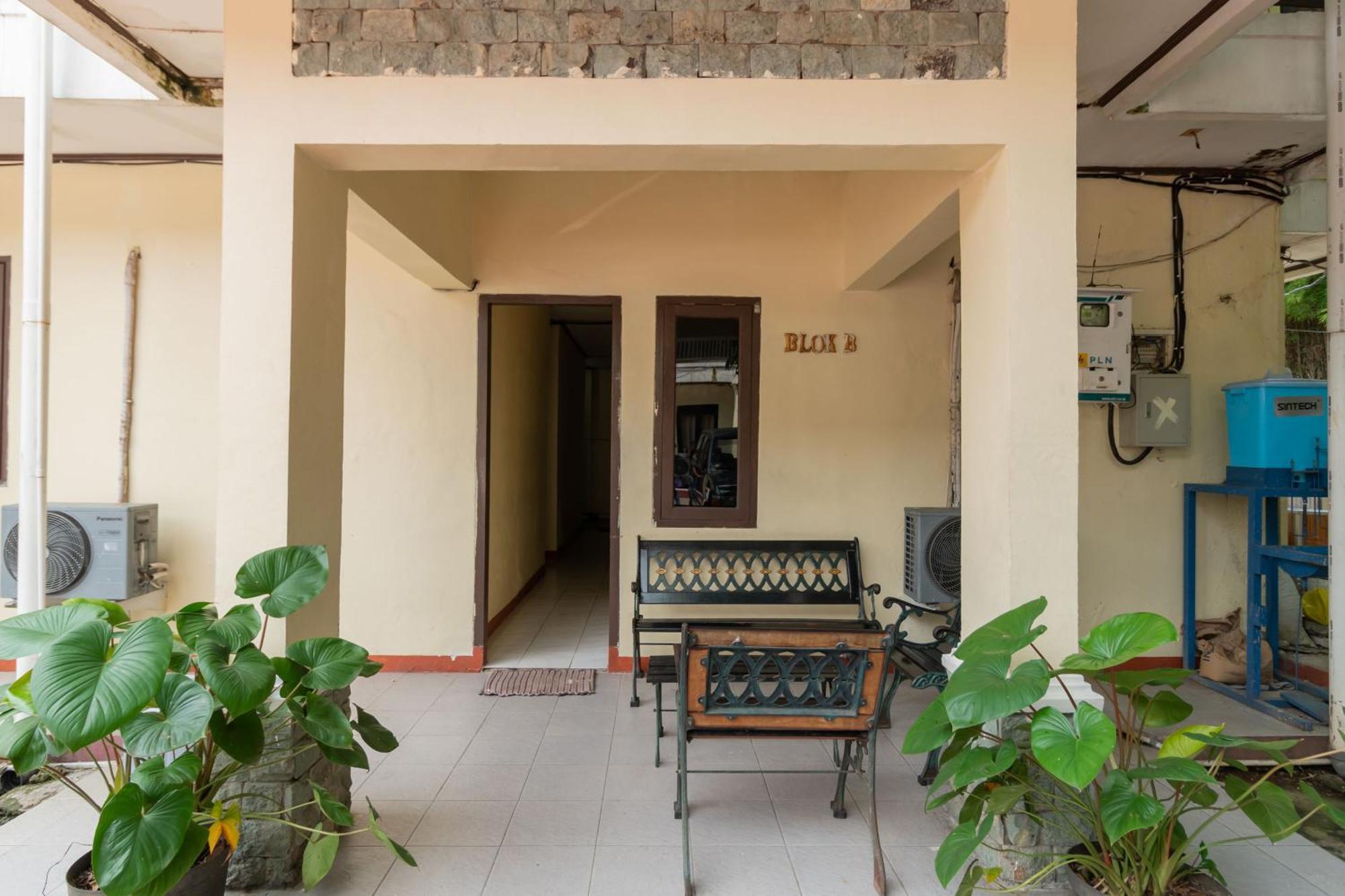 ג'קרטה Reddoorz Near Pondok Indah Water Park מראה חיצוני תמונה