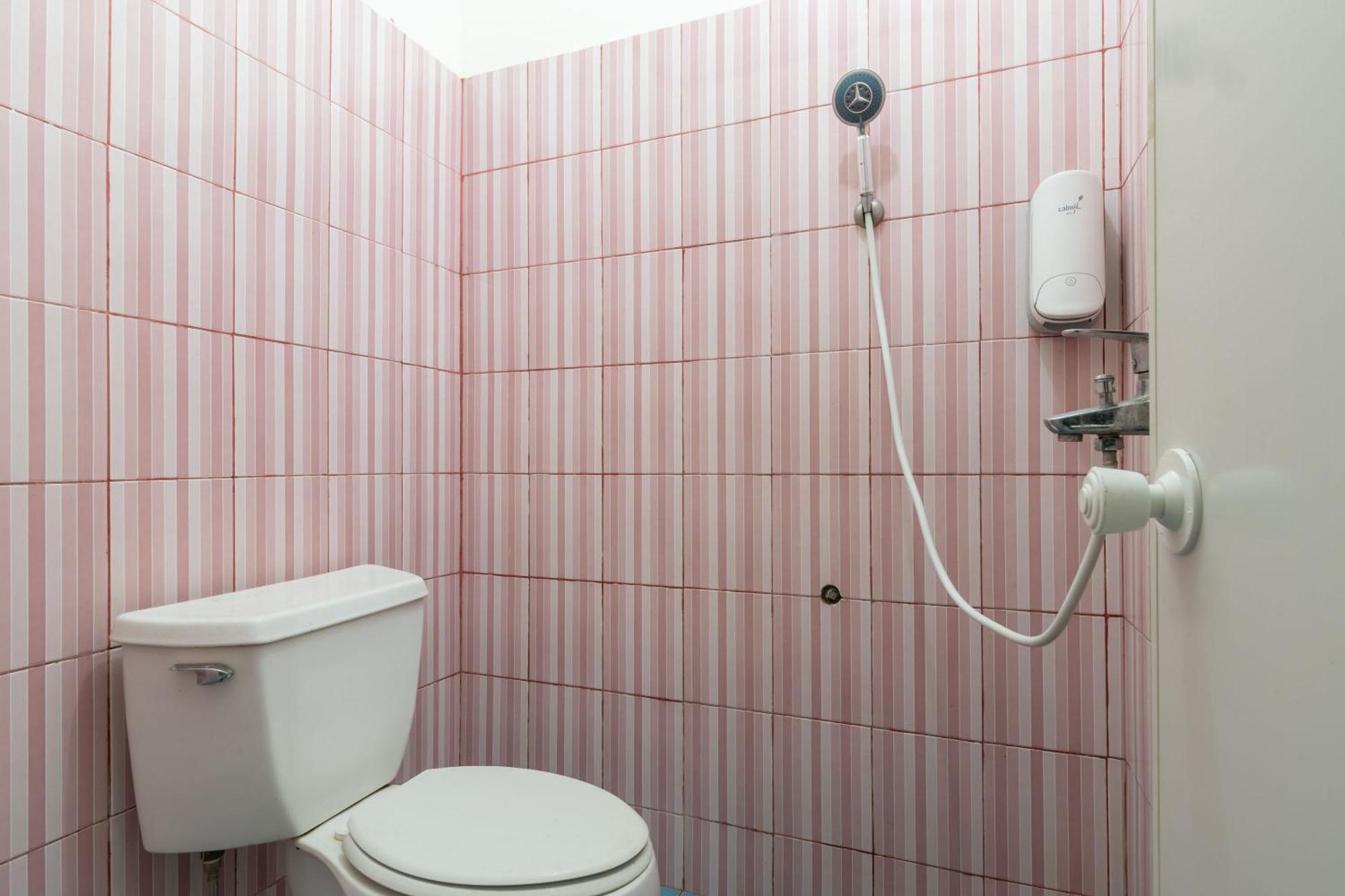 ג'קרטה Reddoorz Near Pondok Indah Water Park מראה חיצוני תמונה